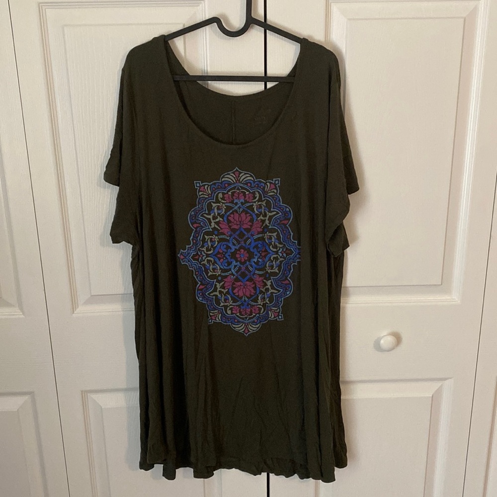 Torrid size 4 tunic length tee